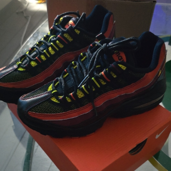 Nike Air Max\' 95 (GS) Black/ engine 1 -team Red-Zest-- 4Y